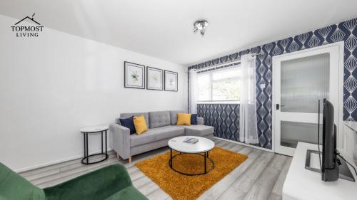a living room with a couch and a table at Executive One Bedroom Maisonette - Garden Access & Free Parking - Prime Location in Luton
