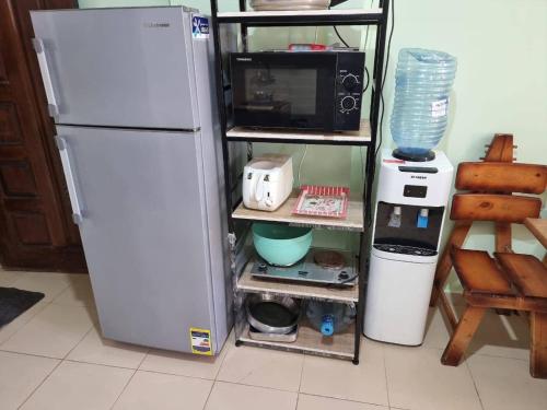 Η κουζίνα ή μικρή κουζίνα στο مدينه الالعاب المائيه المجانيه بالعالمين