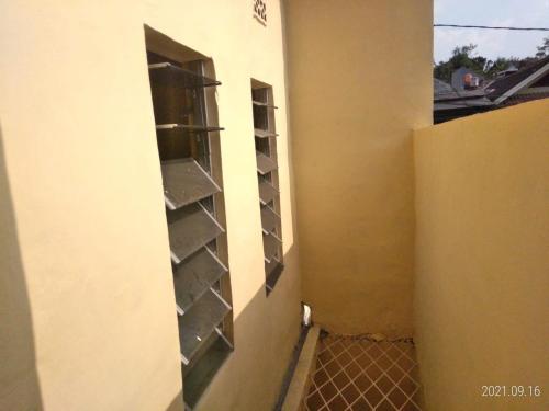 a room with a wall with empty wine racks at Guest House Griya Mas BCI A 39A in Gadobangkong