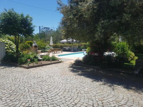 Bazén v ubytování B&B Apartment, private with full kitchen Near Tabua nebo v jeho okolí