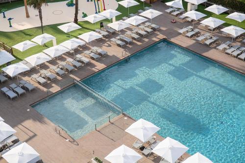 Bazén v ubytování BQ Delfín Azul Hotel nebo v jeho okolí
