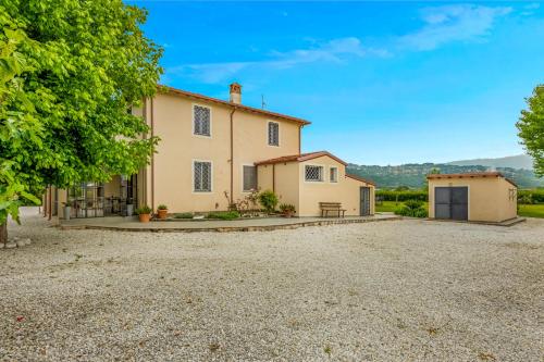 a large house with a gravel driveway at VISTALAGO VERSILIA in Massarosa