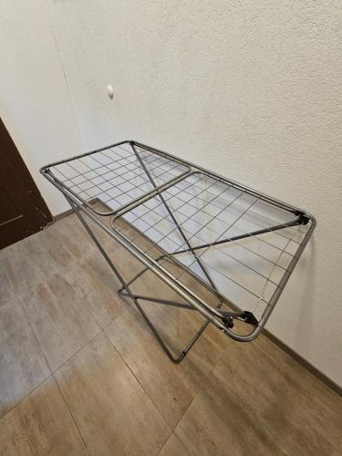 a metal cart sitting in the corner of a room at Urban Stay Neu-Ulm in Neu Ulm