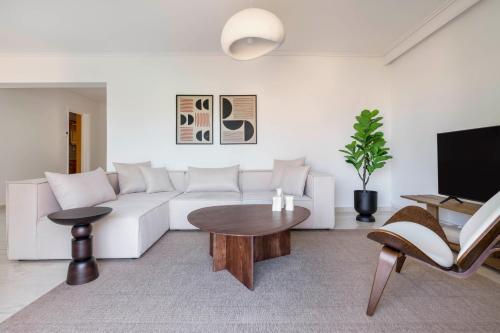 Suburban 3BR Apartment in Marousi by UPSTREET