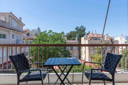 Suburban 3BR Apartment in Marousi by UPSTREET
