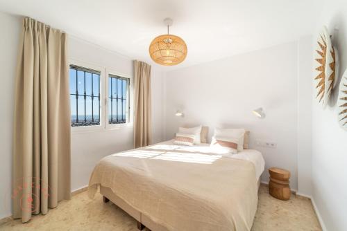 Villa Solazul in El Atabal, Malaga by TCM