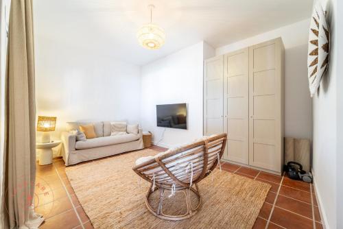 Villa Solazul in El Atabal, Malaga by TCM