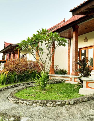 Сад в Terrace Retreat & Spa Medewi