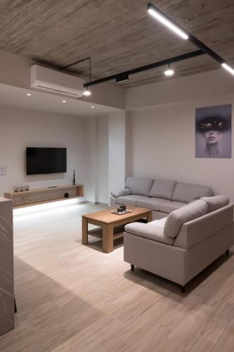 Never Space Up Apartment Piraeus Center Port Stay