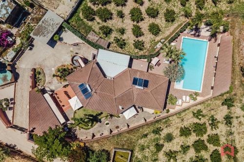 Bazén v ubytování Huge Villa with Stunnig Pool nebo v jeho okolí