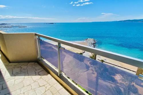 Apartment 2p with balcony facing the sea