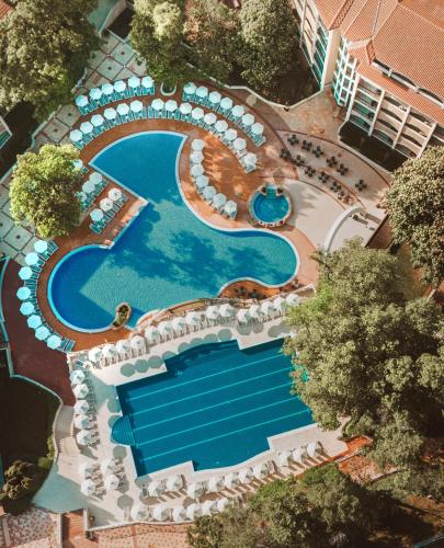an overhead view of a swimming pool with umbrellas at AquaClub GRIFID Hotel Bolero - Ultra All Inclusive & Private Beach in Golden Sands