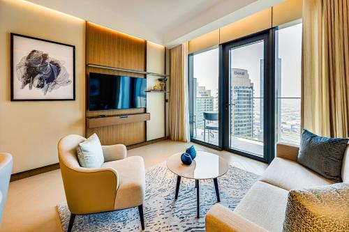 Luxury 2 BR Walk to Dubai Mall 5Star Amenities