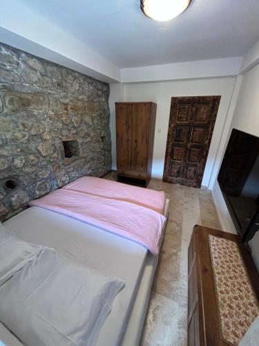 Postel nebo postele na pokoji v ubytování Auto Camp Brskut Montenegro