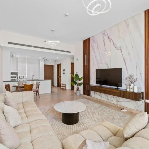 Luxury Canal View-2BR Maid's Room in CF 2, Al Wasl