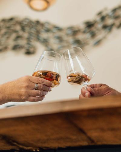 Bebidas en Firth View 2 - Country Escape with Sea Views of Arran!