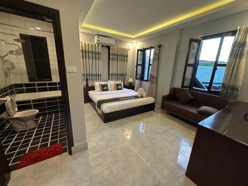 Ένα ή περισσότερα κρεβάτια σε δωμάτιο στο Mahasok hotel luangprabang