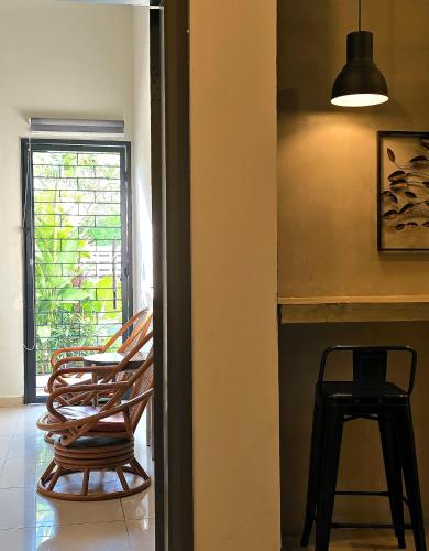 Гостиная зона в Jonker Street New Cozy Home 20pax Swimming Pool Karaoke