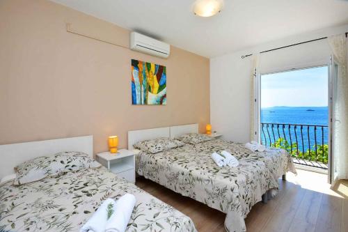 Holiday home in Okrug Gornji 6160