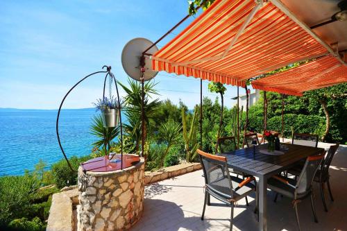 Holiday home in Okrug Gornji 6160