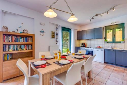 Villa Nefeli Green by Villa Plus