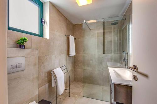 Villa Nefeli Green by Villa Plus