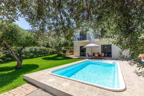 Villa Nefeli Green by Villa Plus