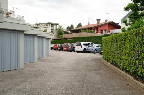 a row of cars parked in a parking lot at Miniappartamento Il Gelsomino in Spinea