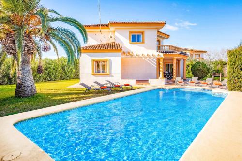 Villa Noguera Mediterraneo by Villa Plus