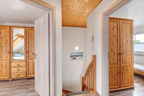 Una cama o camas en una habitación de Kleiner Leuchtturm-Backbord