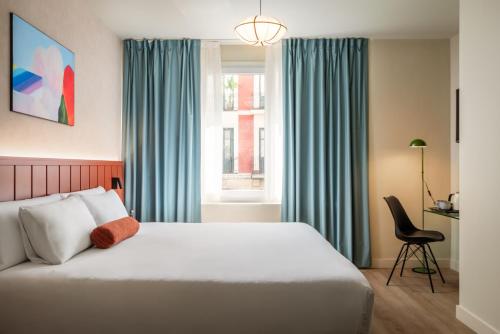 Postel nebo postele na pokoji v ubytování BYPILLOW Amari