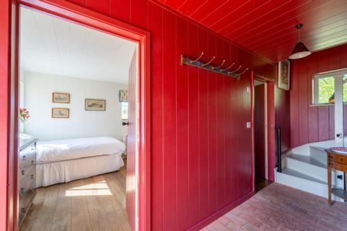 Postel nebo postele na pokoji v ubytování Snow Hall Barn