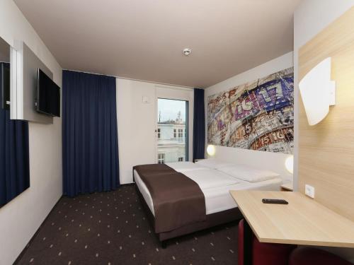 Postel nebo postele na pokoji v ubytování B&B HOTEL Berlin-Alexanderplatz