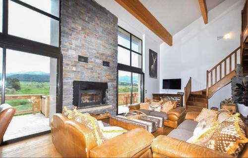 Χώρος καθιστικού στο 5 Bedroom Amazing Home In Réal
