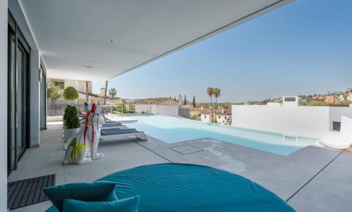 Luxury Villa with Breathtaking Views in Marbella By Lodgerstrip