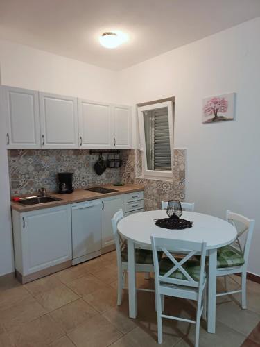 Lara - apartment near the beach