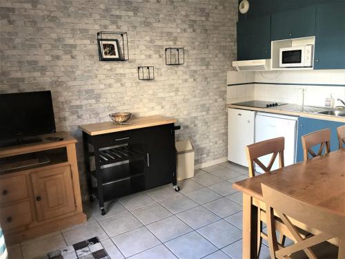 Chalet 3 pièces pour 7 personnes avec parking et animaux admis - FR-1-504-75