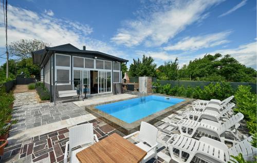 Πισίνα στο ή κοντά στο Gorgeous Home In Koprivnica With Sauna