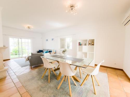 a living room with a dining room table and chairs at Casa Marina V4 by YHA in Tavira