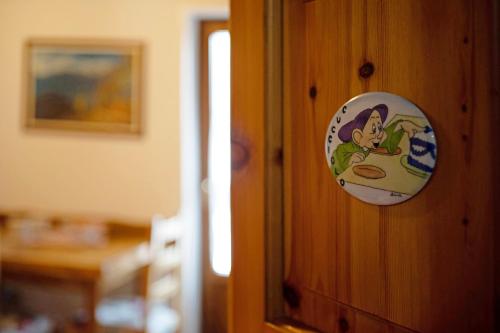 a sticker on the door of a room at La Vieille Cloche in Saint-Rhémy-en-bosses