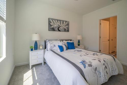 a bedroom with a large bed with blue pillows at Amazing Home in Ocala in Ocala