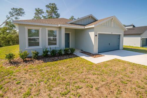 a house with a garage in a yard at Amazing Home in Ocala in Ocala