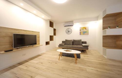 2 Bedroom Lovely Apartment In Zadar