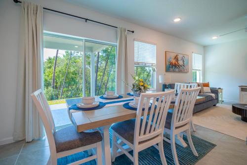 a dining room with a table and chairs and a couch at Amazing Home in Ocala in Ocala