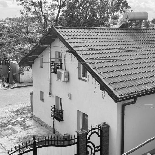 a black and white photo of a house at Pensiunea Bianca in Botoşani