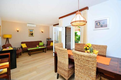 Holiday home in Okrug Gornji 6160
