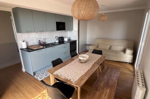 Η κουζίνα ή μικρή κουζίνα στο Apartment with terrace in Roquebrune-sur-Argens