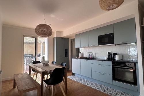Η κουζίνα ή μικρή κουζίνα στο Apartment with terrace in Roquebrune-sur-Argens