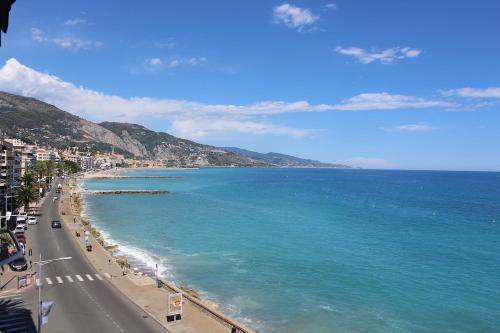 Appartement avec vue panoramique sur mer et montagne