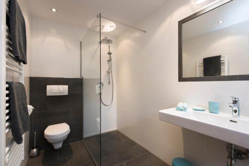 a bathroom with a shower and a toilet and a sink at Siebenschläfer Ferienwohnung in Neustift im Stubaital